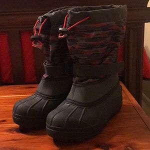 Big boys size 5 Columbia winter boots.
